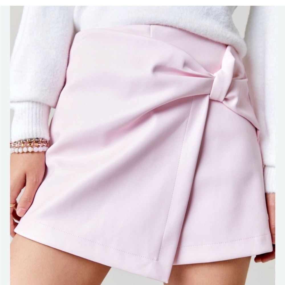 Francesca's Collections Light Pink Leather Skort with Bow Accent NWT